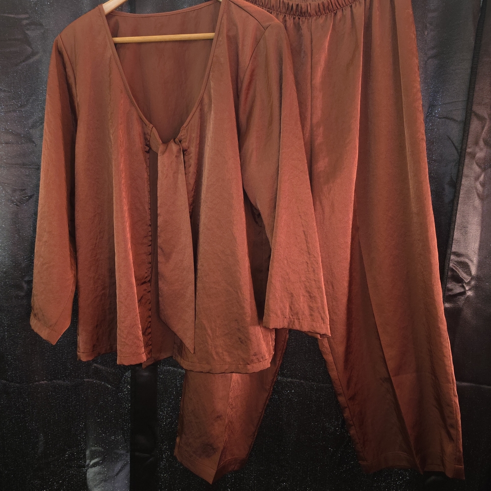 Staples XL Women's Wide-leg Flowy Pant & Matching Shirt Set, Rust/Gold Top Tie